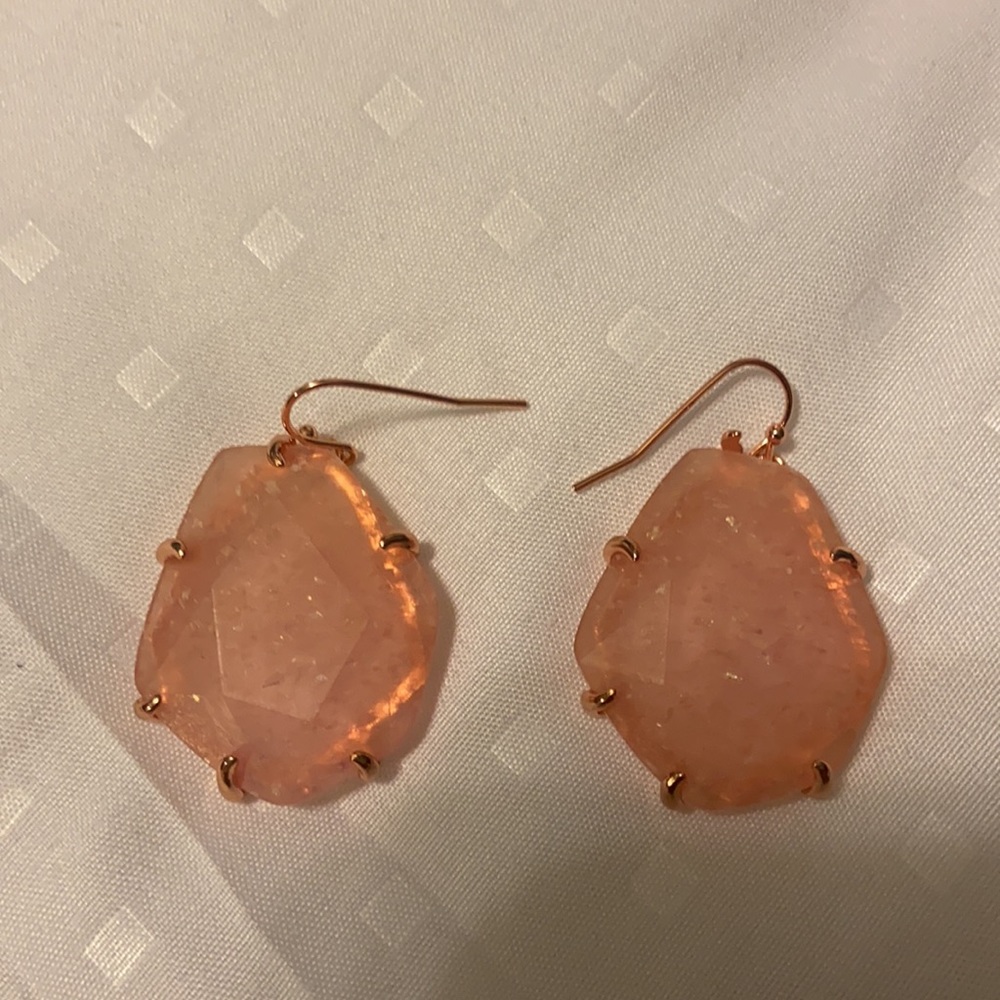 Pretty earrings - Picture 2 of 3